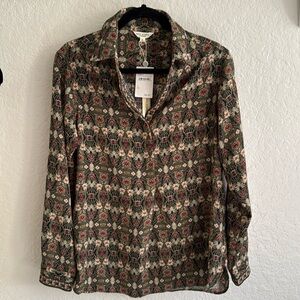Max studio split button neck collared top